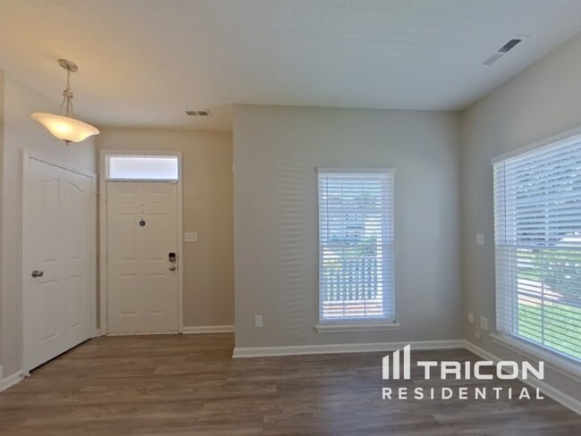 Building Photo - 8432 Redstone View Dr