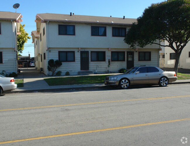 Building Photo - Five Aces Apartments