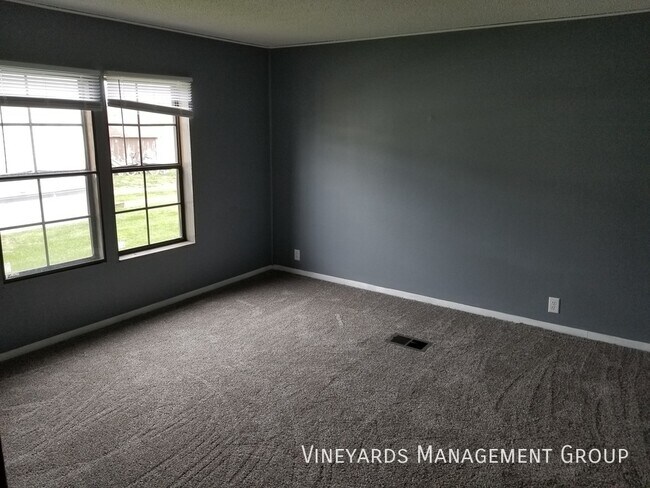Building Photo - 1 month free rent