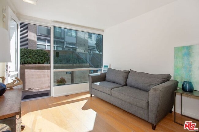 Building Photo - 1705 Ocean Ave