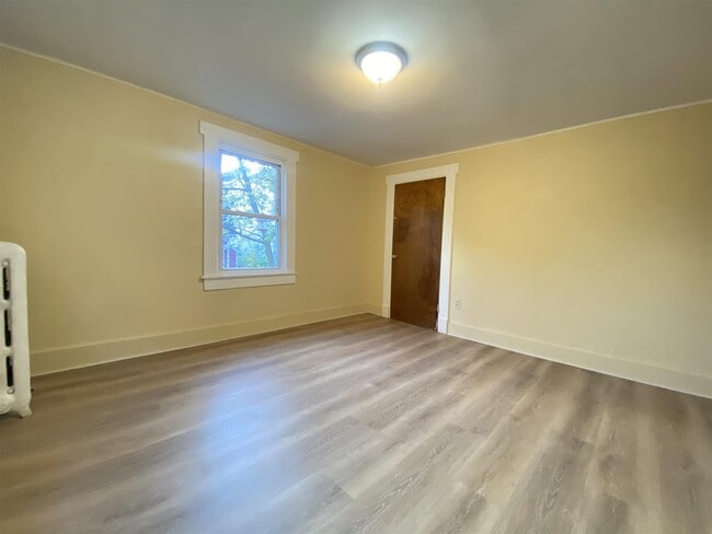 Building Photo - 153 Hamilton St