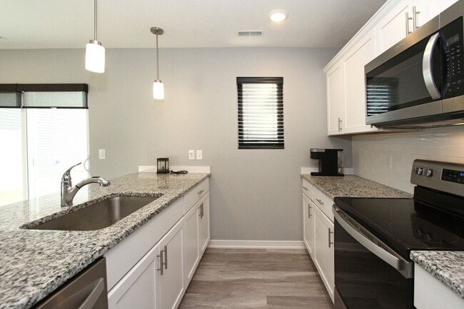 Building Photo - Almost new Townhouse