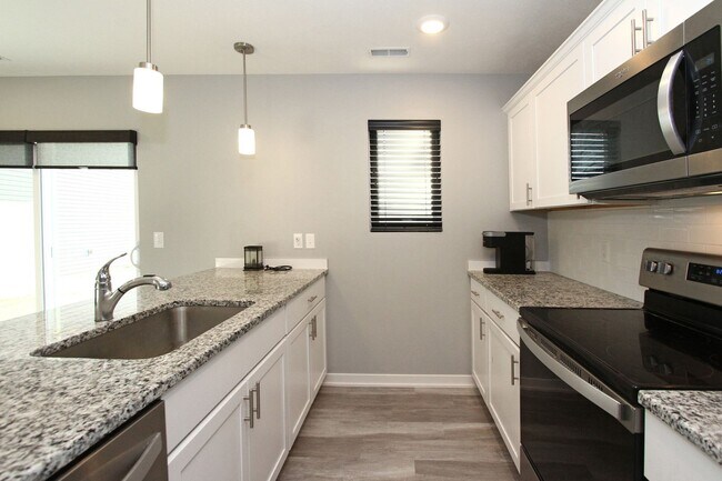 Foto del edificio - Almost new Townhouse
