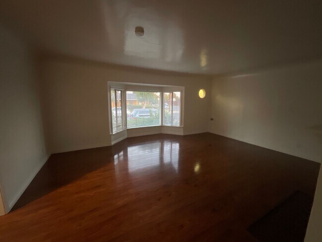 Foto del edificio - 515-521 S Tamarind Ave