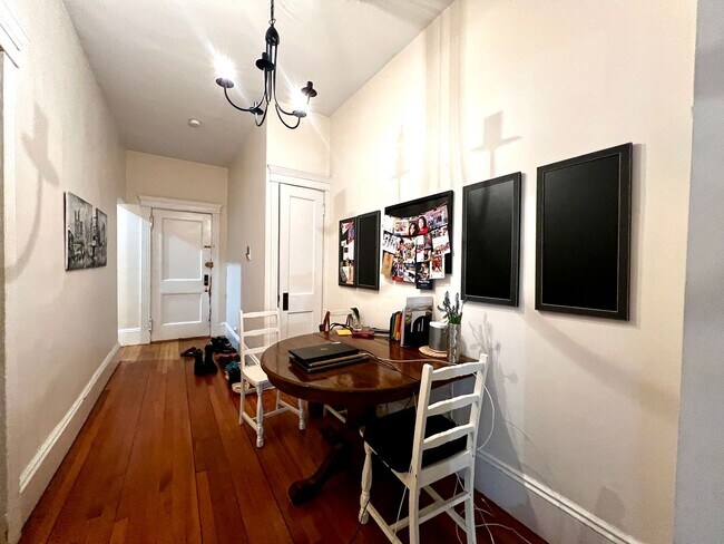 Building Photo - Beautiful & spacious 1 bedroom in Brookline!