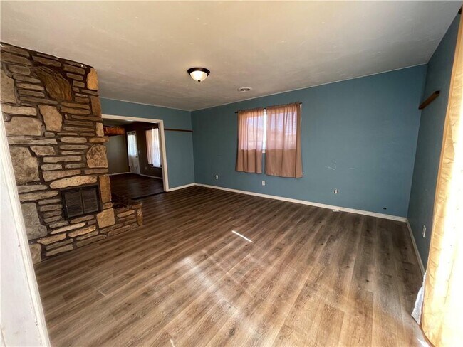 Building Photo - 225 Bright St