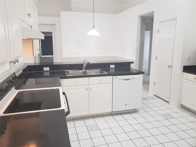 Building Photo - 2728 Runyon Cir