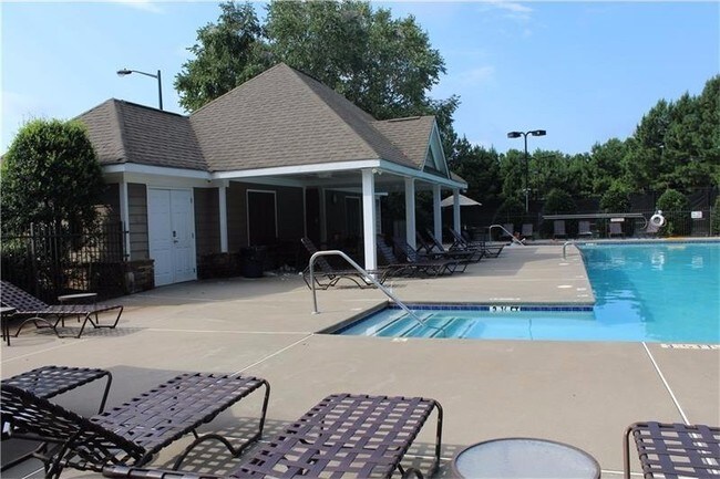 Building Photo - 135 Mill Creek Dr