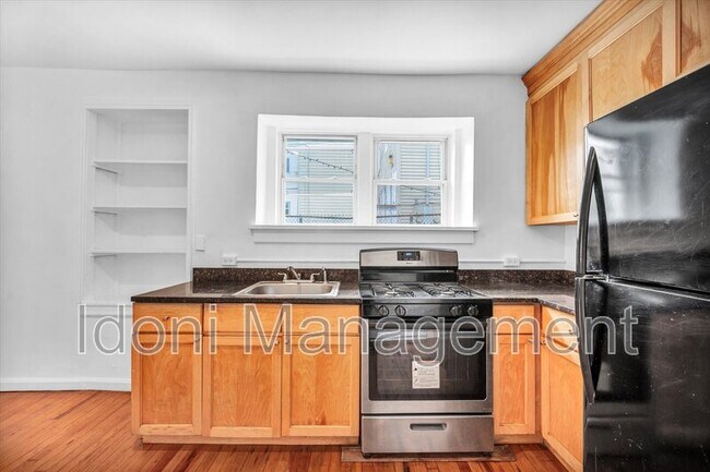 Building Photo - 112 Virgil st 1A