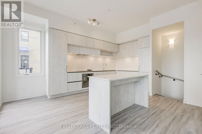 Photo du bâtiment - 10 Steckley House Ln