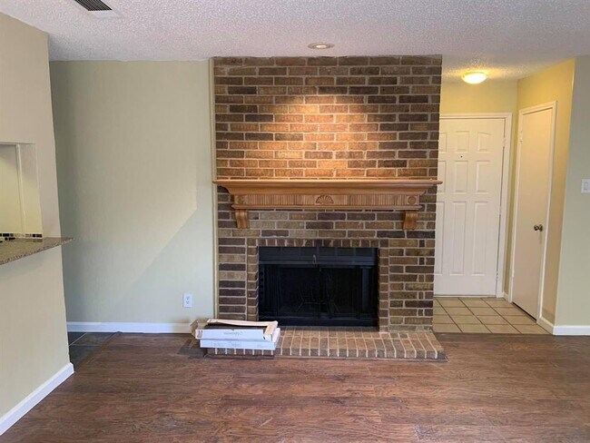 Foto del edificio - 1100 Harwell Dr