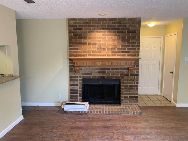 Building Photo - 1100 Harwell Dr