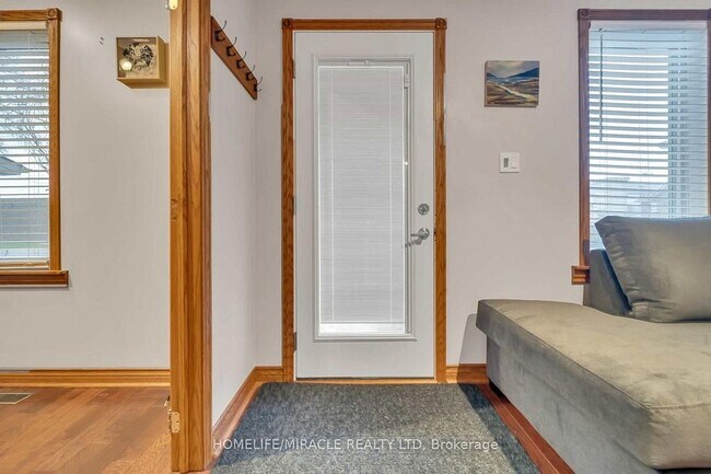 Photo du bâtiment - 48 Park St W