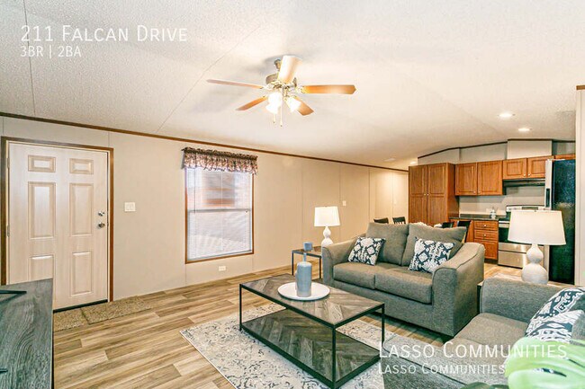 Building Photo - Nearly New modern 3 bed/2 bath          $1299