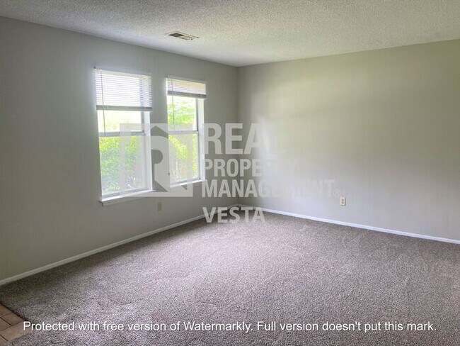 Building Photo - Spacious Townhouse in Bonaire - Section 8 ...