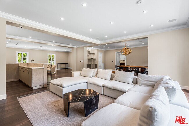 Foto del edificio - 716 N Roxbury Dr