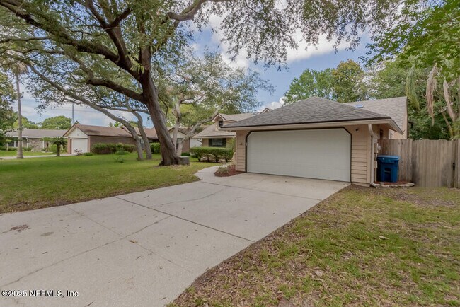 Foto del edificio - 3331 Ashridge Dr