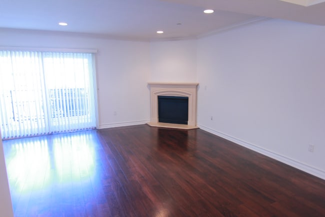 Building Photo - 11911 Mayfield Ave