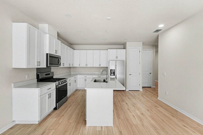 Foto del edificio - New Construction Townhome in Countryside