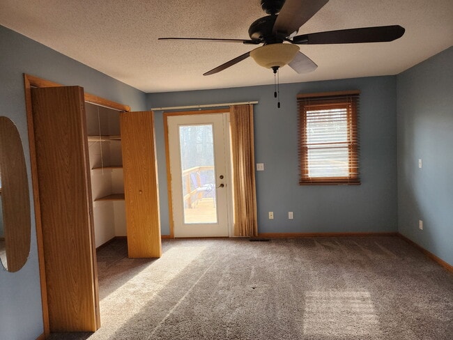 Building Photo - 3131 Dubuque St NE