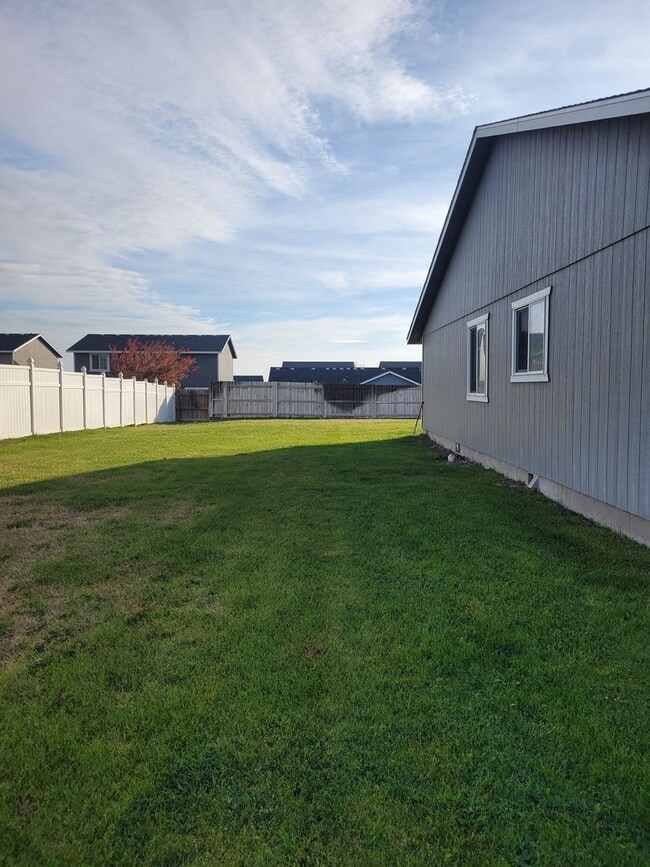 Building Photo - CHRISTMAS SPECIAL - FREE DECEMBER RENT- 4 Bedroom House in Ephrata