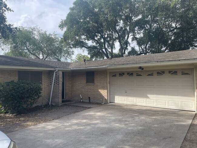 Foto del edificio - 11125 Forest Hill Ln
