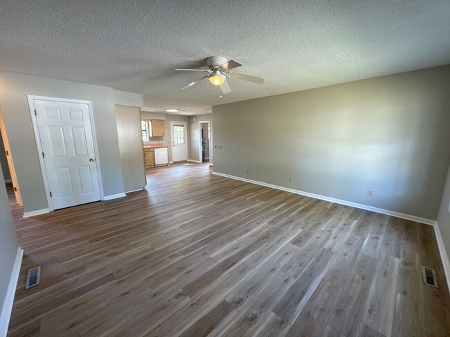 Building Photo - 1007 Northwood Dr