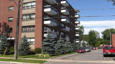 East Side Building - Lakeview