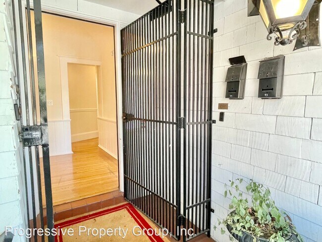 Building Photo - 2 br, 2 bath House - 2395 Filbert Street