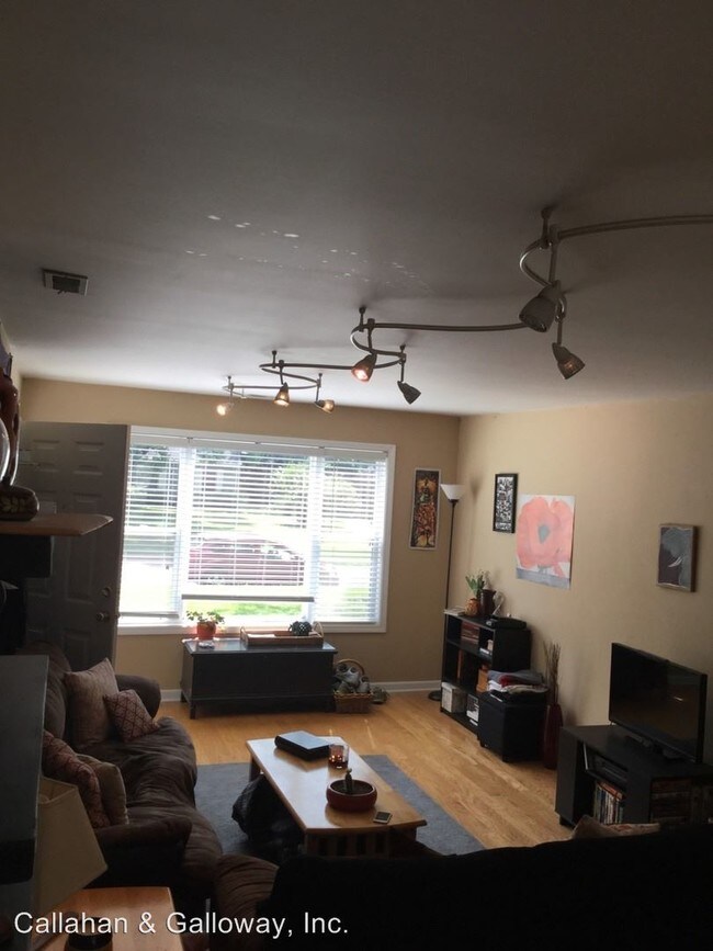 Building Photo - 309 Maplewood Dr