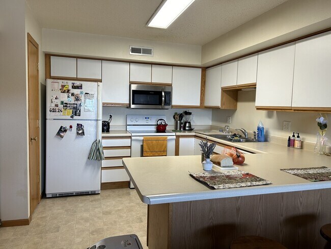 Building Photo - 2872 Coral Ct. Unit 203