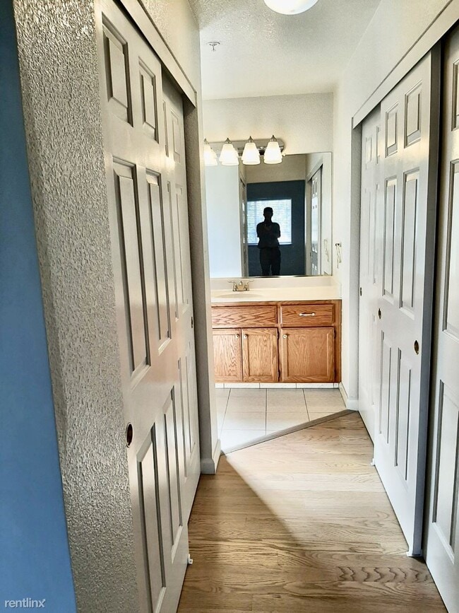 Building Photo - 2 br, 2.5 bath Townhome - 3017 Grove Way