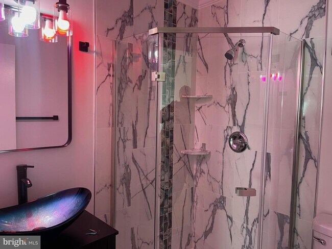 Foto del edificio - 1949 Kennedy Dr