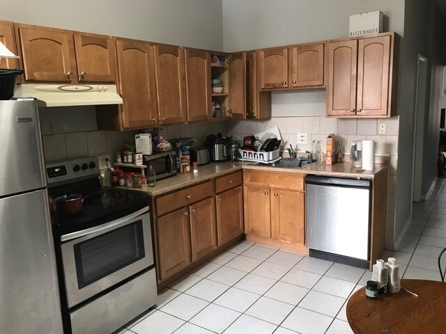 Foto del edificio - 3343 N Troy St