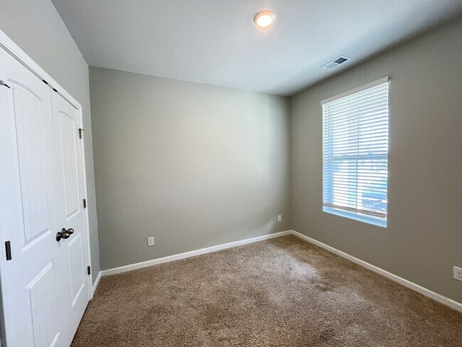 Foto del edificio - Beautiful Townhome in Columbia minutes to ...