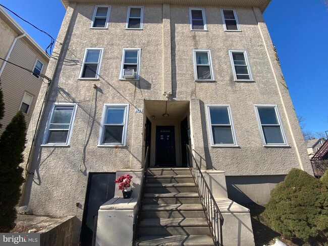 Building Photo - 141 Cooper Ave