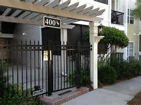 Foto del edificio - 1025 Riverland Woods Pl