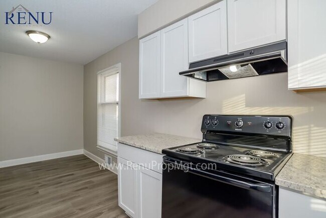 Building Photo - Available NOW! Unique 3 Bedroom 2.5 Bath h...