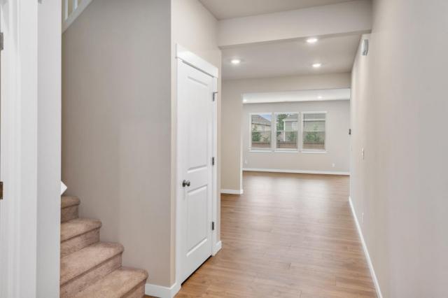 Building Photo - 5 bedroom in Puyallup WA 98374
