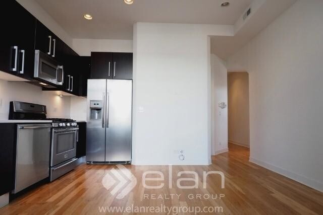 Foto del edificio - 1919 W Armitage Ave