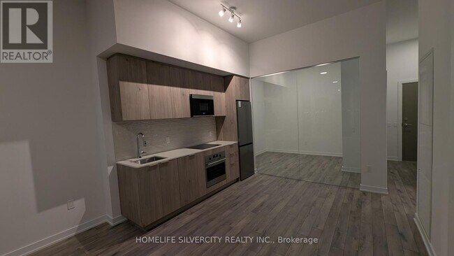 Building Photo - 15 Skyridge Dr