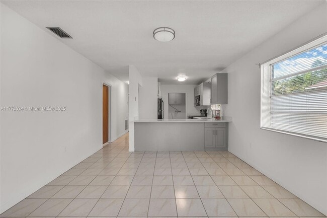 Foto del edificio - 6732 SW 15th St