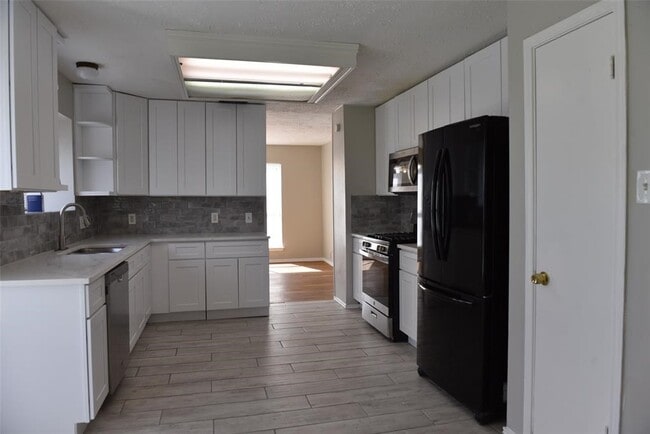 Building Photo - 12303 Glenmeadow Dr