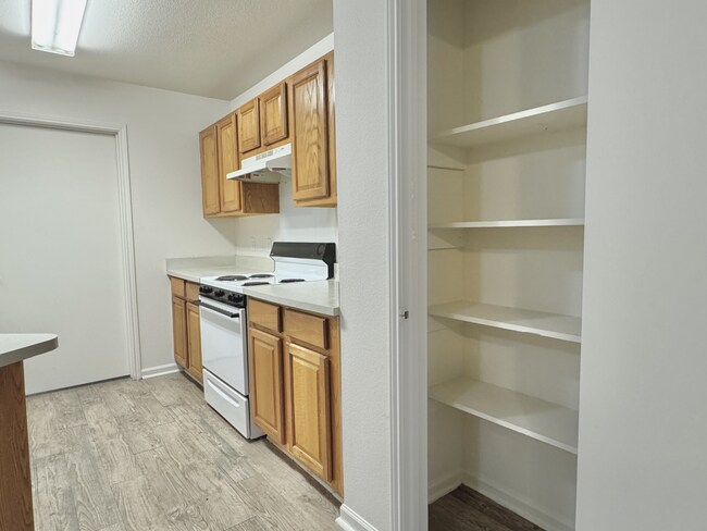 Foto del edificio - Spring Tree Apartments