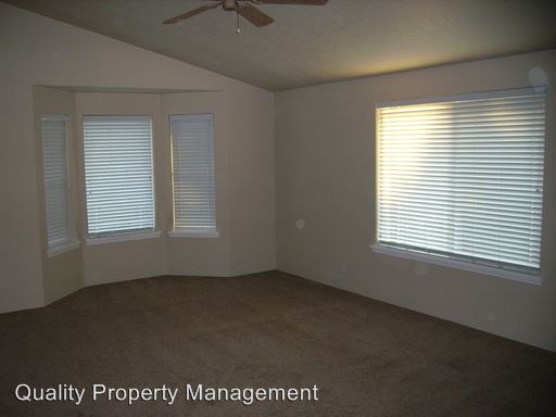 Building Photo - 2990 SW Ravenwood Dr