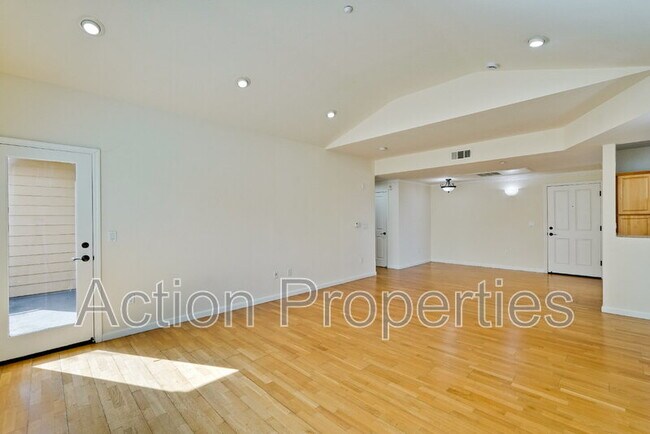 Building Photo - 604 S Fair Oaks Ave