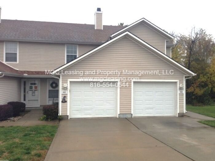 Primary Photo - Spacious Townhome in Cambridge Meadows – F...