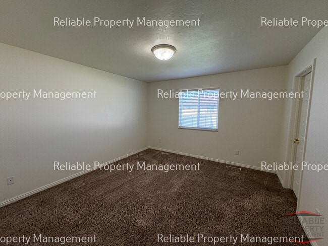 Building Photo - 1150 Kingswood Cir