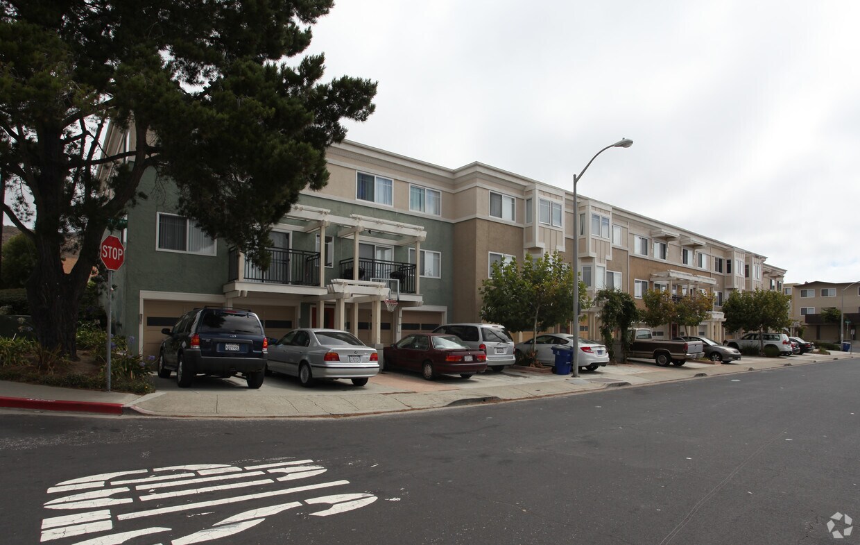 Building Photo - Willow Greenridge