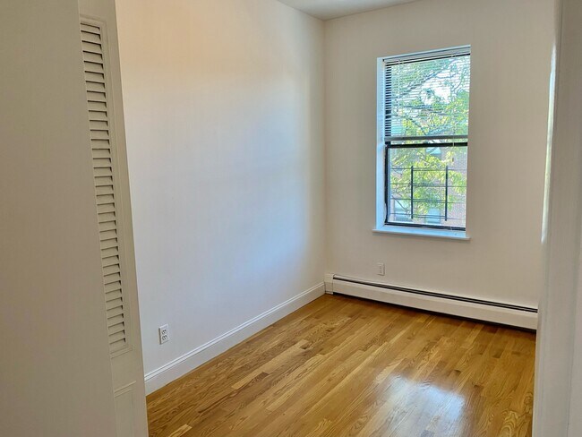 Foto del edificio - 226 E Berkeley St